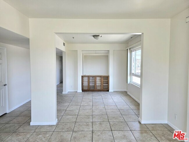 Building Photo - 1748 Colby Ave