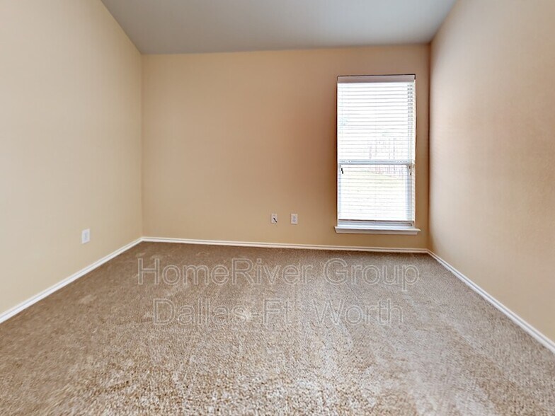 Building Photo - 2024 El Camino Dr