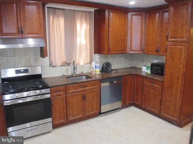 Building Photo - 540 George St