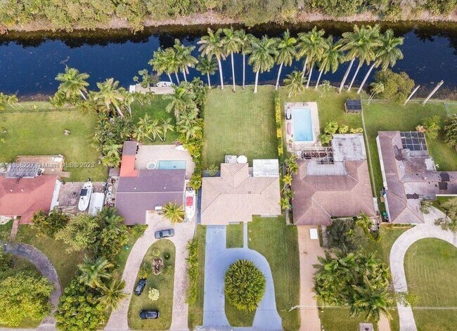 Building Photo - 14121 S Biscayne River Dr