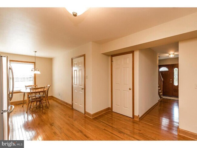 Building Photo - 202 Nelis Ct