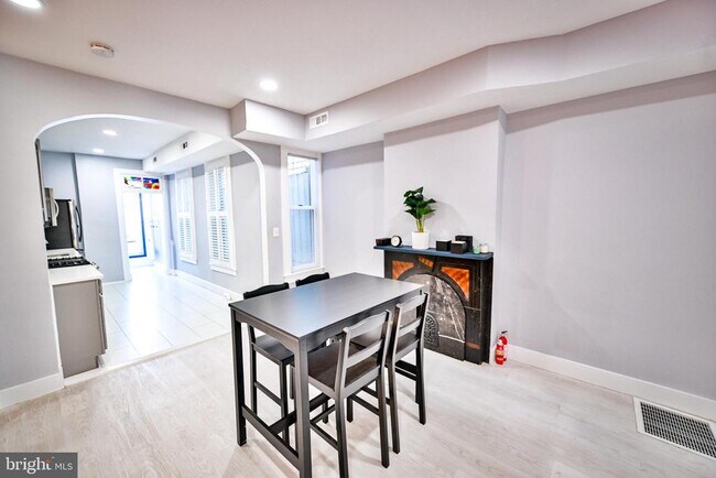 Building Photo - 1015 Riverside Ave