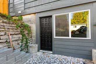 Building Photo - 430 Birch St