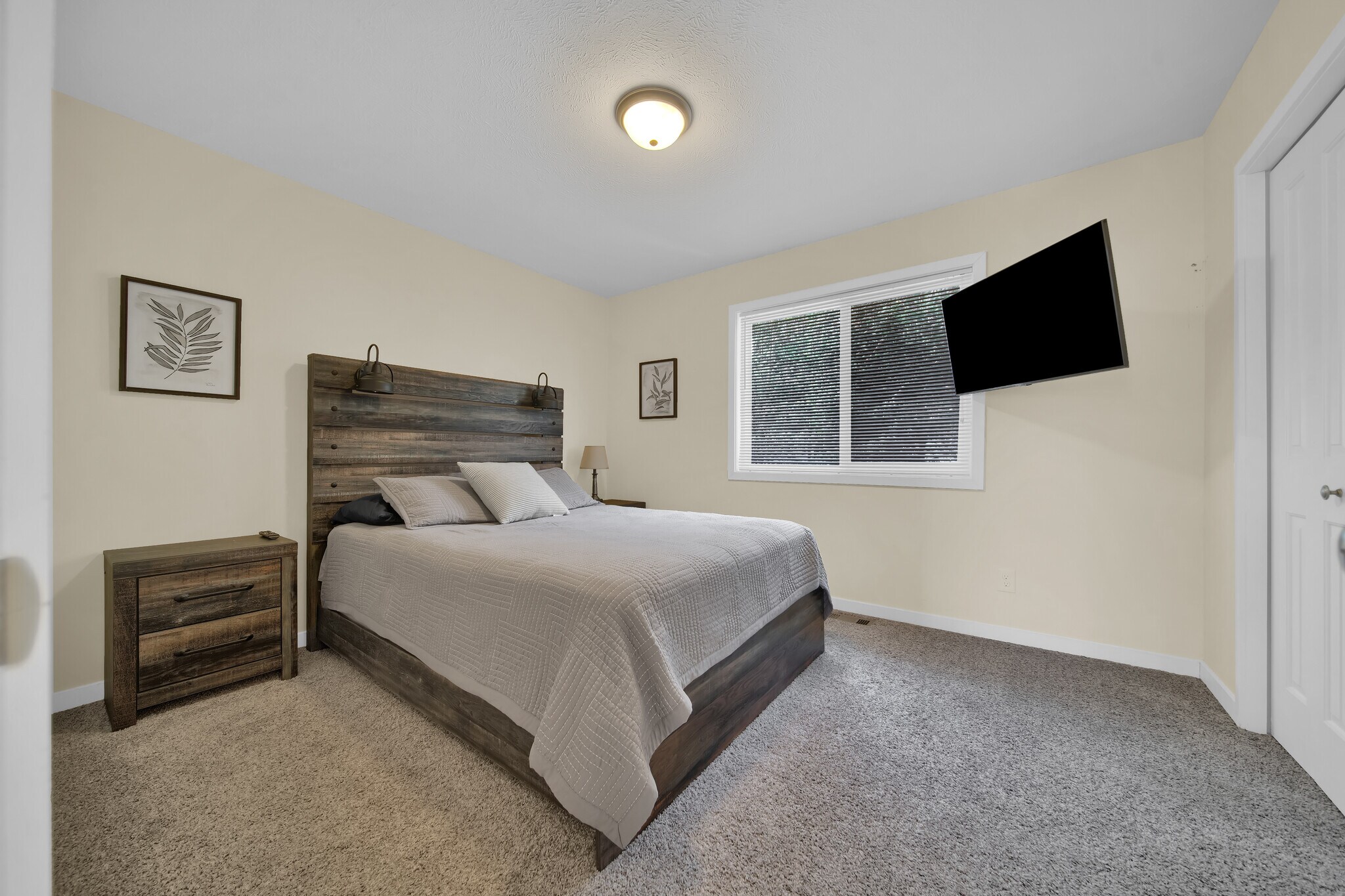 Building Photo - 3848 Vale Dr