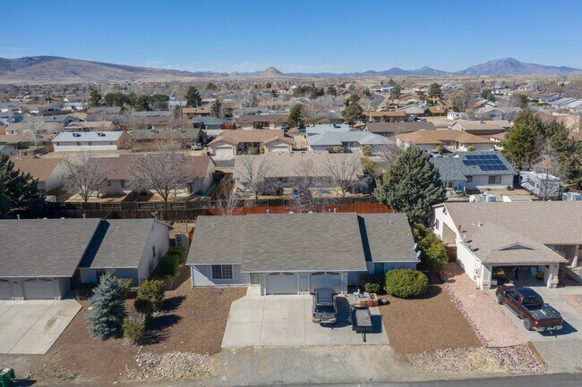 Building Photo - 6220 N Buckboard Dr