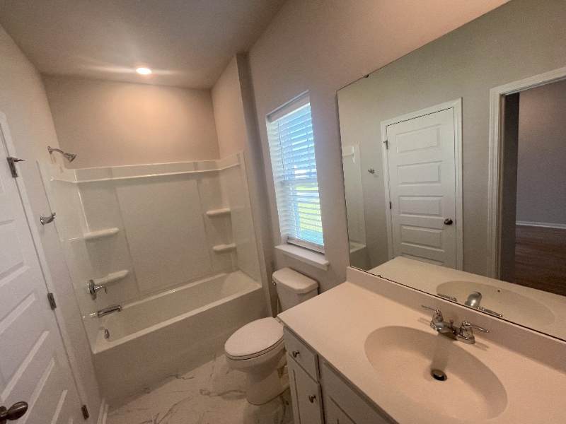 Building Photo - 5004 Del Corso St