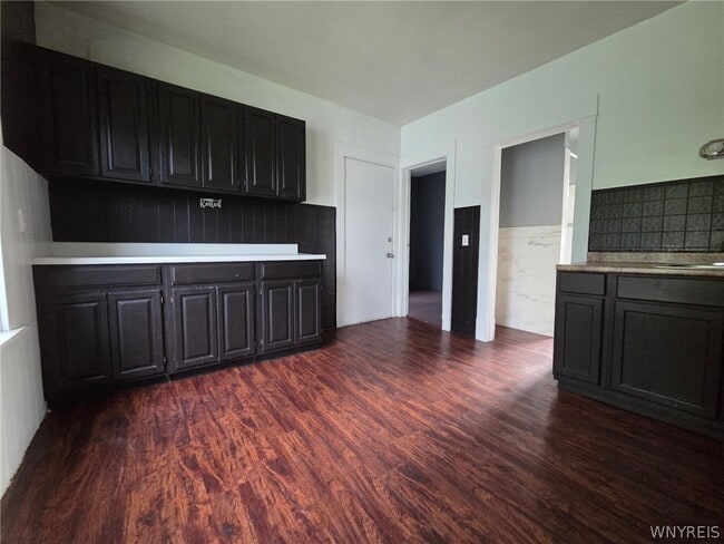 Building Photo - 67 Moeller St