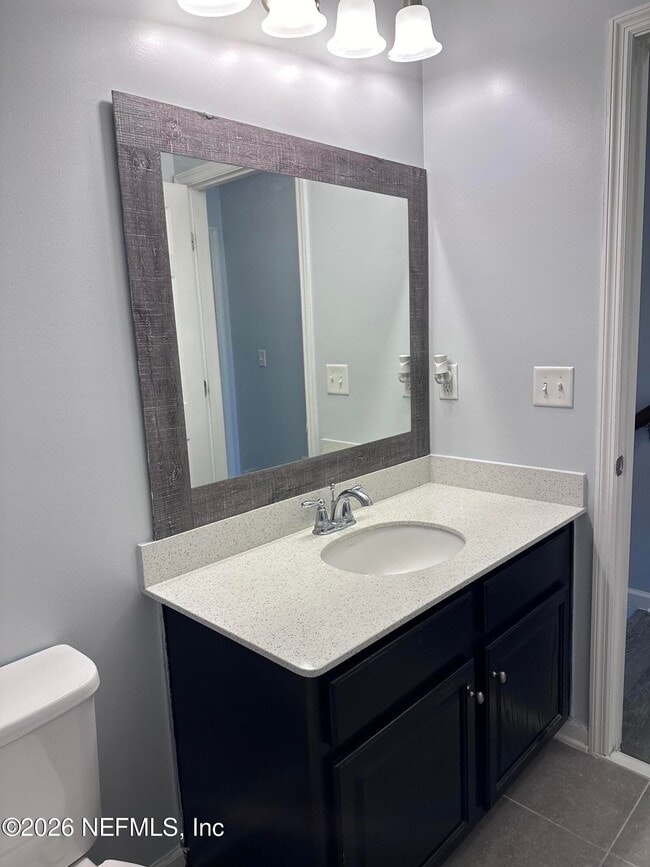 Building Photo - 352 Richmond Dr