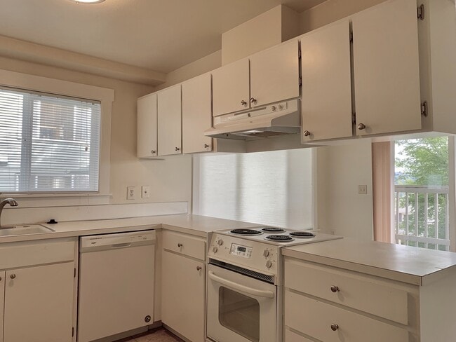 Building Photo - 3441 23rd Ave W