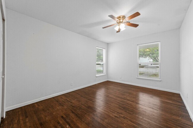 Building Photo - Single Family Home in 76109