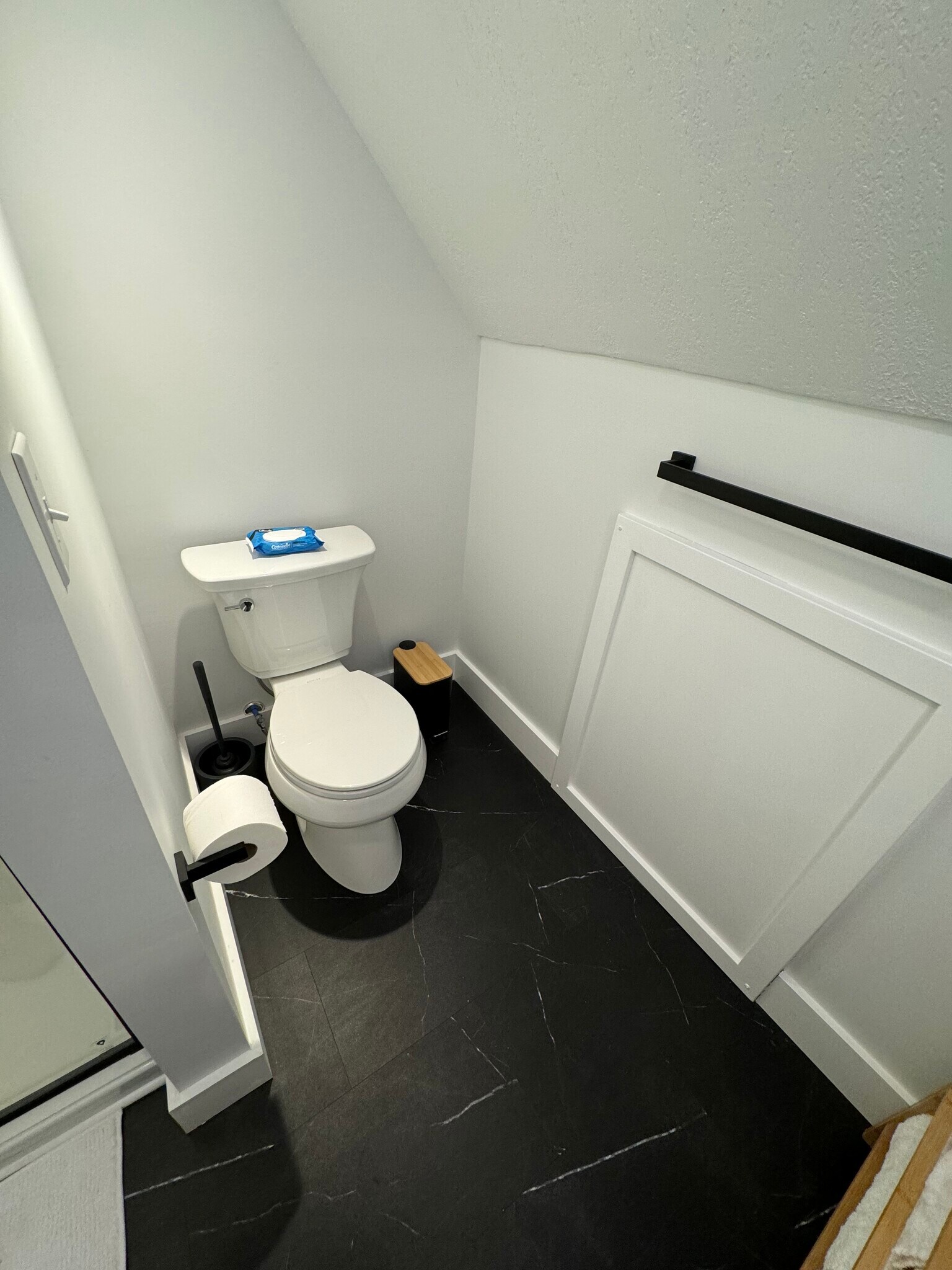 Building Photo - 664 New Castle Road