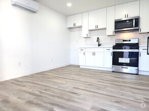 Building Photo - 1 br, 1 bath Triplex - 1830 Newton Avenue ...