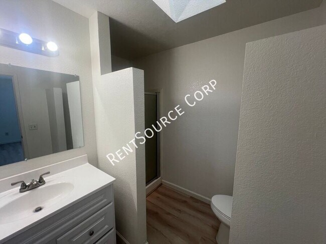 Building Photo - 841 Chateau Way
