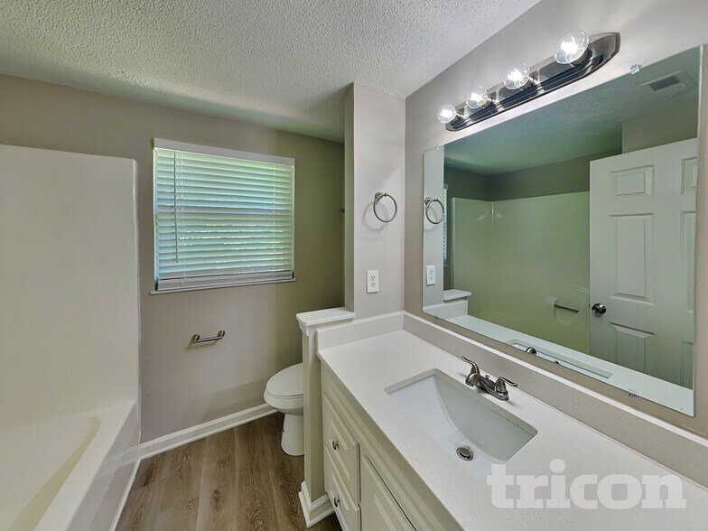 Building Photo - 509 Glen Ellyn Ct