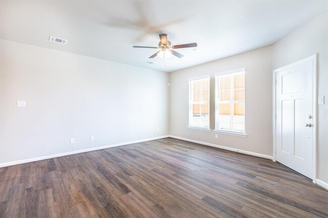 Building Photo - 119 Park Place Cir