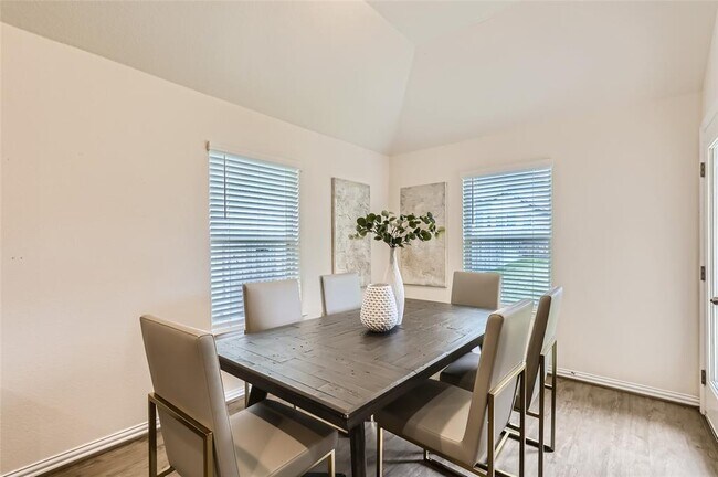 Building Photo - 5867 San Savino Dr