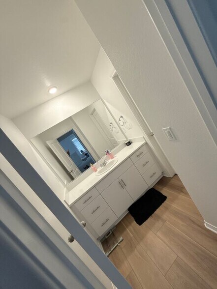 Building Photo - 2448 Powell Dr