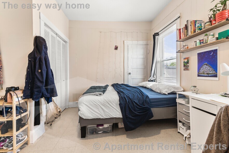 Building Photo - 175 River St