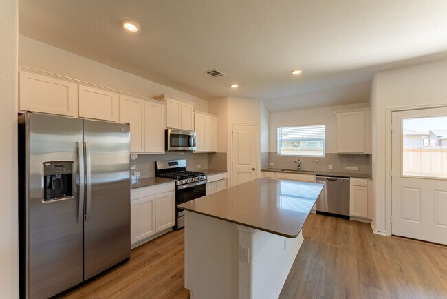 Building Photo - Modern Elegance in Kyle: 3BR Home with Office, Double Vanity, and Stylish Kitchen Island
