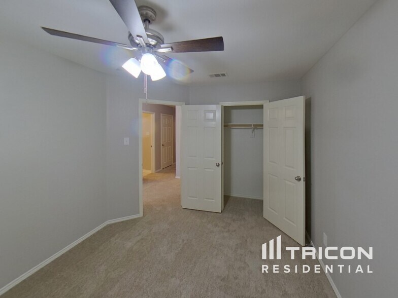 Building Photo - 716 Sequoia Dr