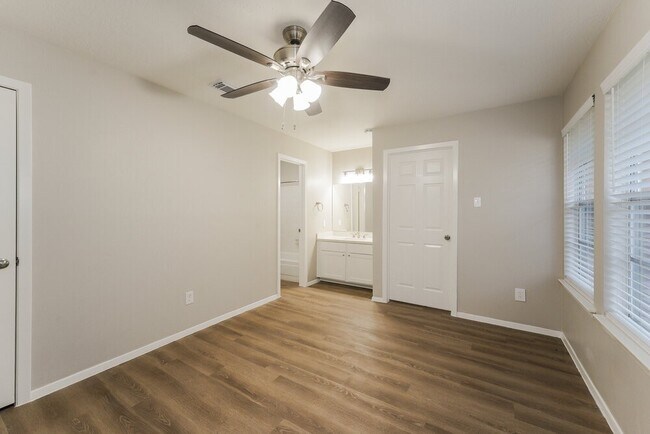 Building Photo - 2406 Heathergold Dr