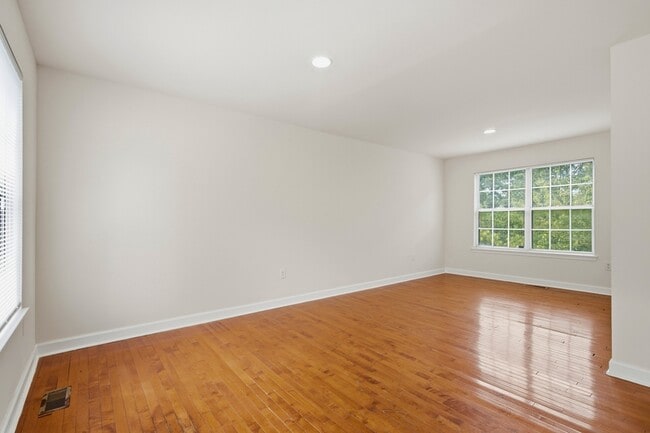 Building Photo - 7705 Seans Terrace