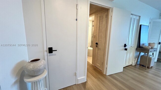 Building Photo - 2899 Collins Ave
