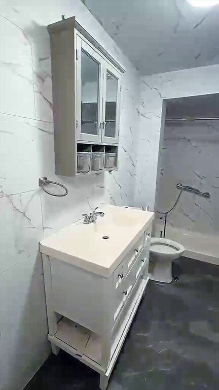 Building Photo - 68 Grove St