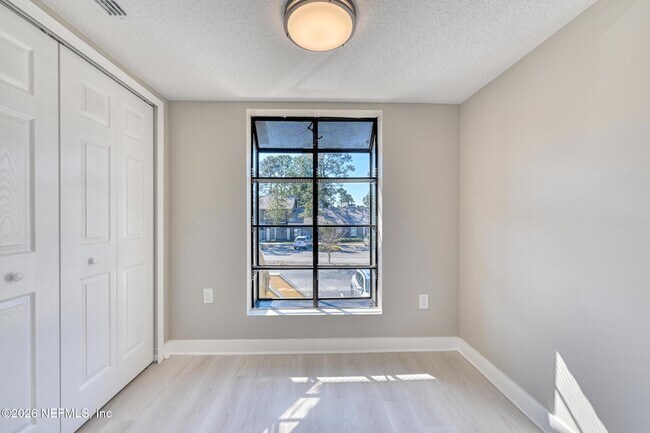 Building Photo - 225 Cranes Lake Dr
