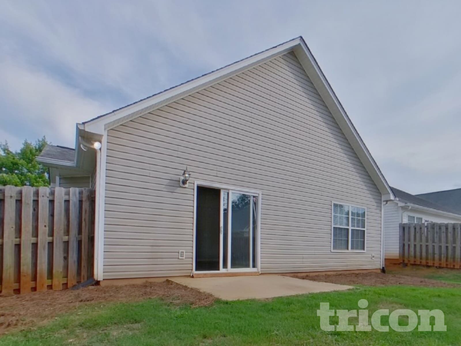 Building Photo - 819 Chablis Dr