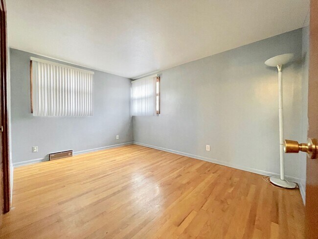 Building Photo - 5366 Effingham Dr SE