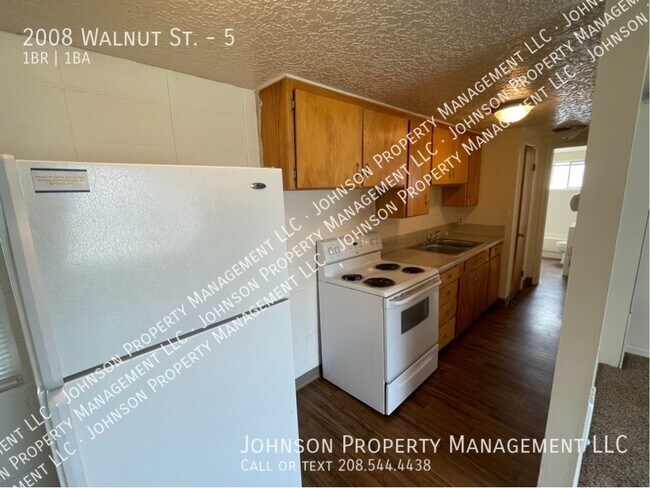 Building Photo - 2008 Walnut St