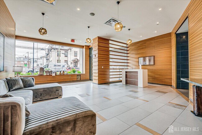 Building Photo - 110 Somerset St