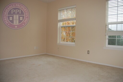 Building Photo - Contemporary Home Close to Intel & Nike!! Pet Friendly, Central Air