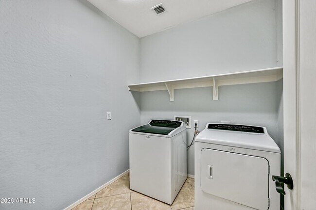 Building Photo - 23862 W Gibson Ln