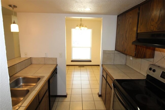 Building Photo - 904 Aspen Ct