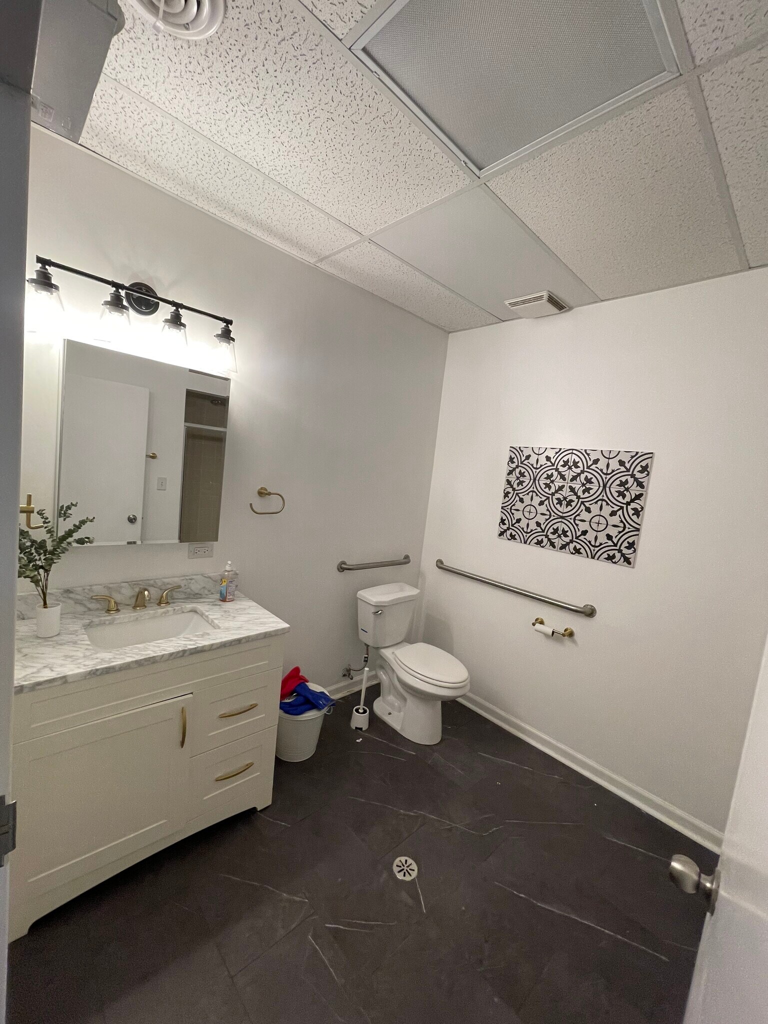 Building Photo - 738 N Clark St