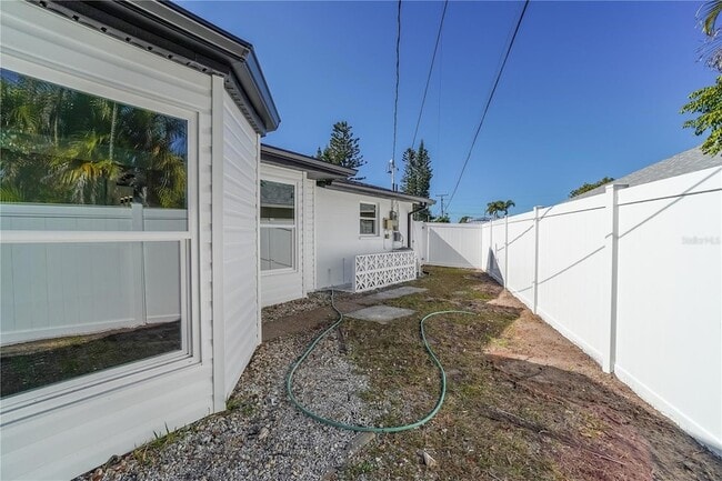 Building Photo - 1797 Birch Dr