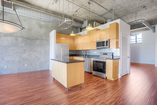 Building Photo - 3940 7th Ave