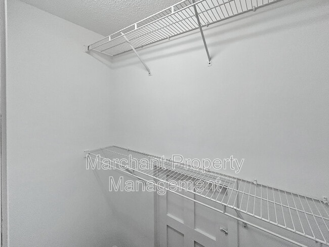 Building Photo - 7 Waxwing Ct