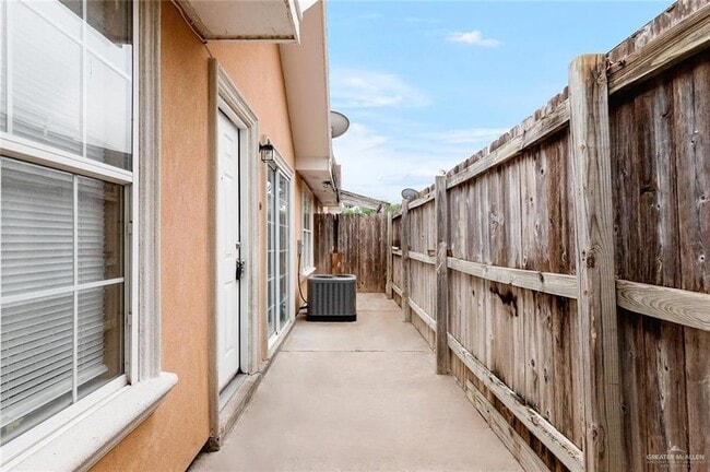 Building Photo - 2604 Ringold Cir