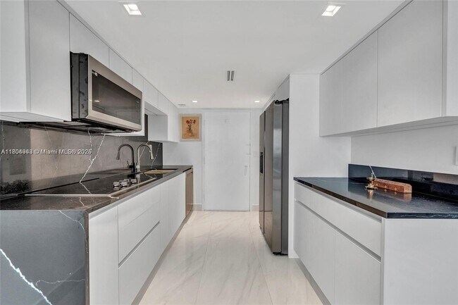 Building Photo - 401 Ocean Dr