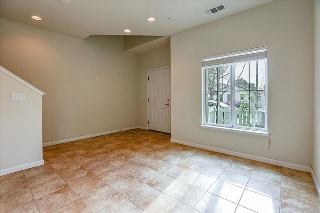 Building Photo - 1128 Campbell Ave