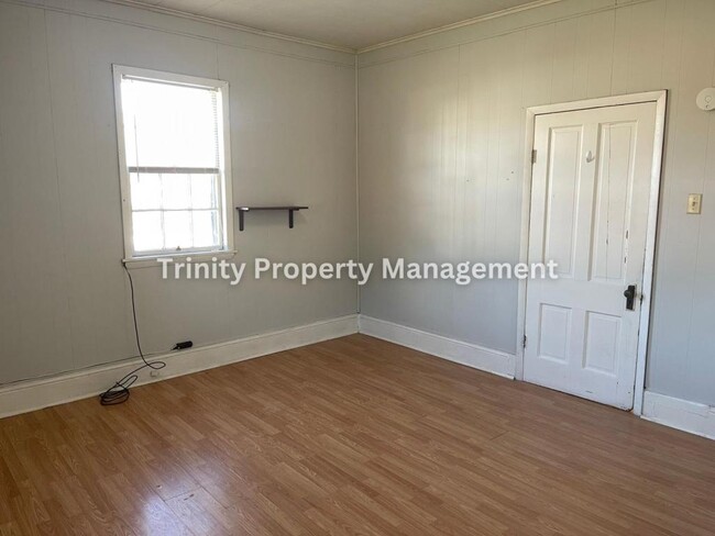 Building Photo - 2025 1/2 Pride Ave