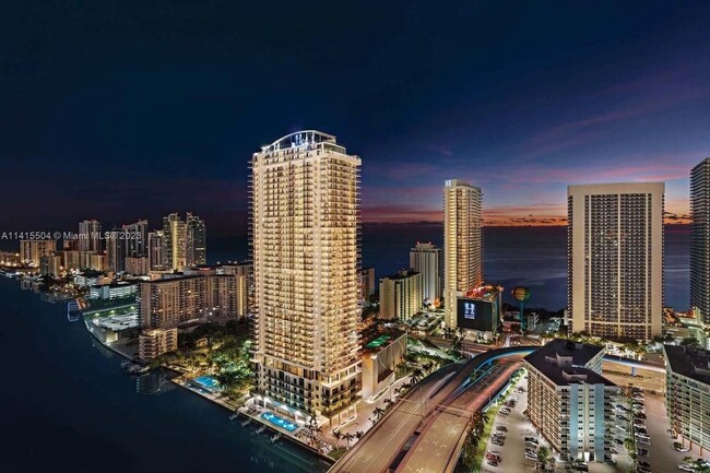 Building Photo - 4010 S Ocean Dr