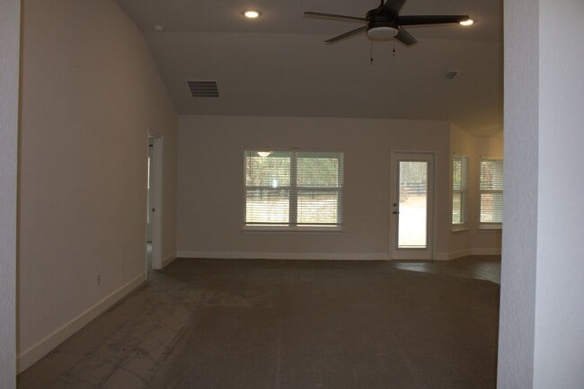 Building Photo - 4BR/2BA home available for rent in Weeki Wachee