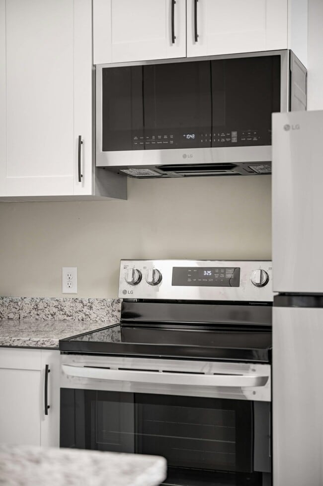 Building Photo - 5713 Lyndale Ave S