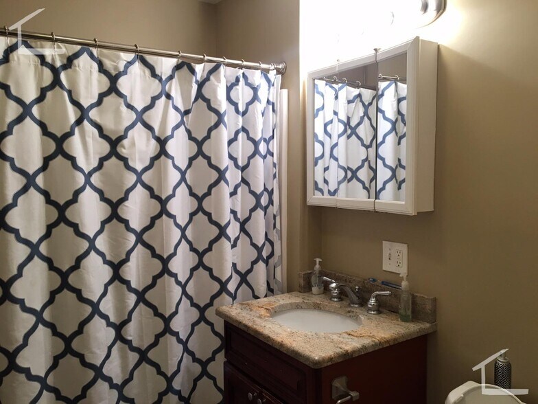 Building Photo - 316 Saint Paul St