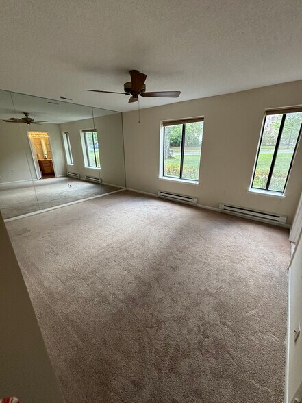 Building Photo - 15320 Pine Orchard Dr