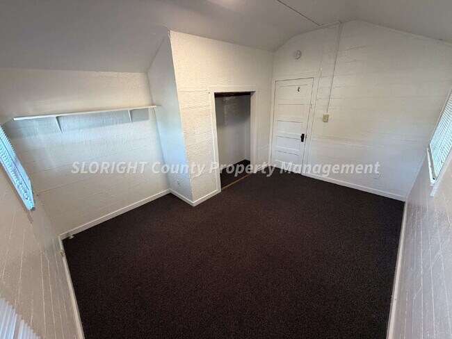 Building Photo - AVAILABLE NOW - Two Blocks From Poly - 2 Bed / 1 Bath